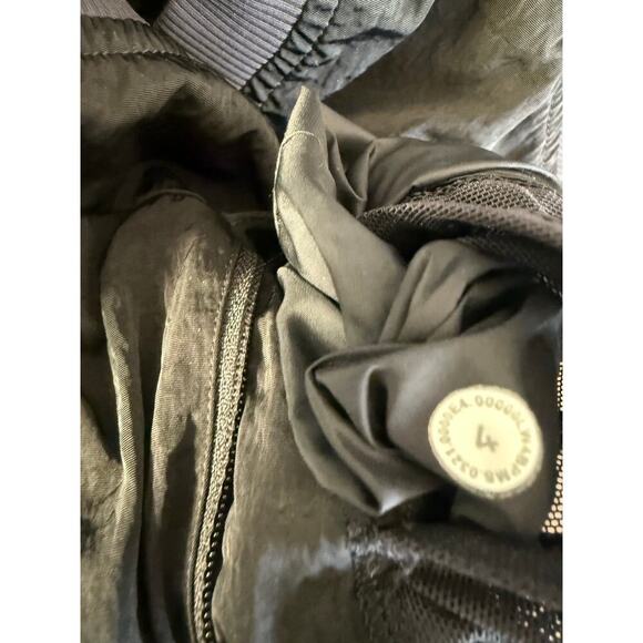 Lululemon Non-stop Bomber Vest In Black - Size 4 - Picture 6 of 6